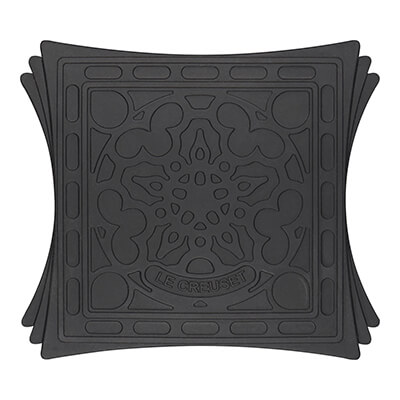 Zur Produktseite von Le Creuset Untersetzer magnetisch aus Silikon 2er Set schwarz Le Creuset Untersetzer magnetisch aus Silikon 2er Set schwarz