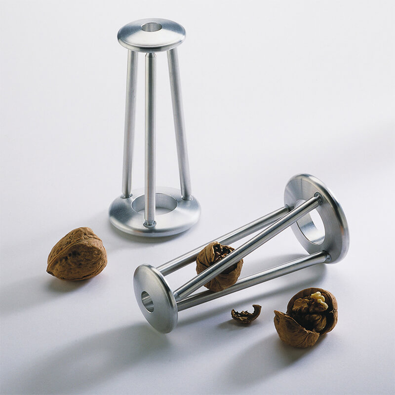 Odin Nussknacker Twister aus Aluminium & Edelstahl weitere Ansicht Odin Nussknacker Twister aus Aluminium & Edelstahl