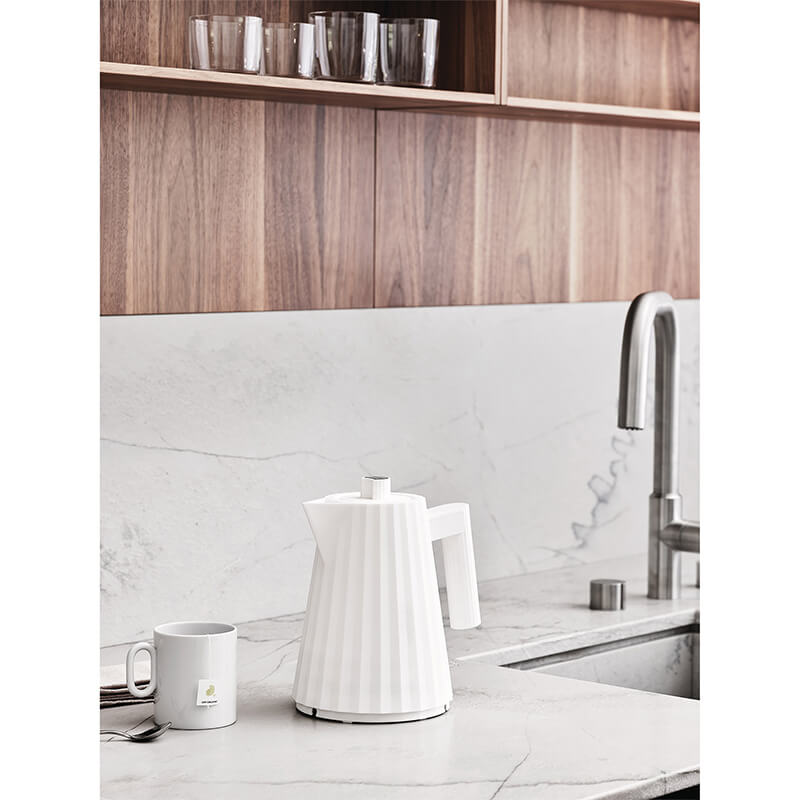 Alessi Plissé elektrischer Wasserkocher weiß, 1,7 L weitere Ansicht Alessi Plissé elektrischer Wasserkocher weiß, 1,7 L