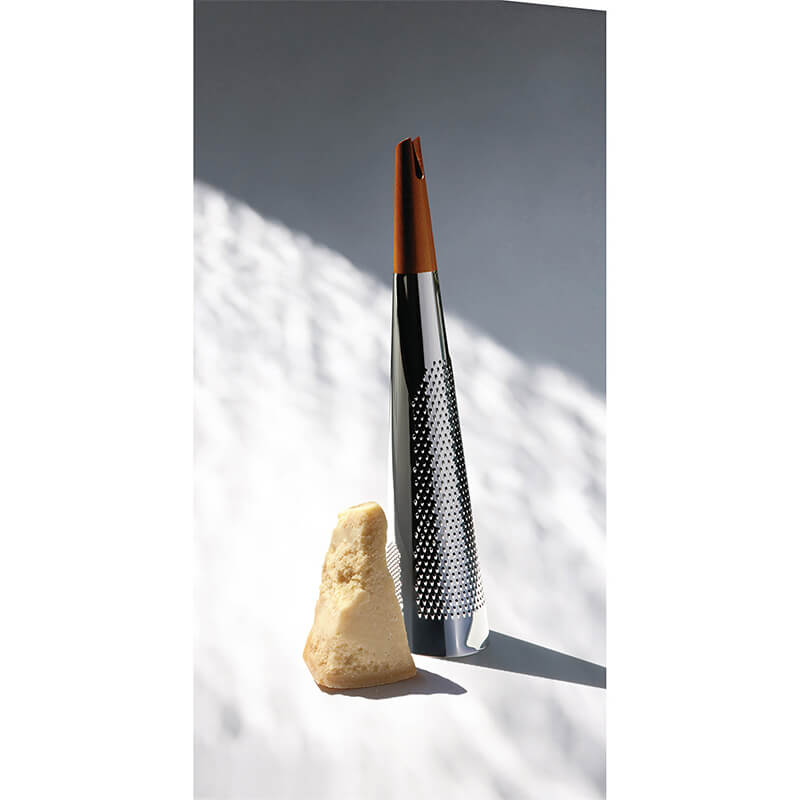 Alessi Todo riesengroße Reibe für Käse aus Edelstahl weitere Ansicht Alessi Todo riesengroße Reibe für Käse aus Edelstahl