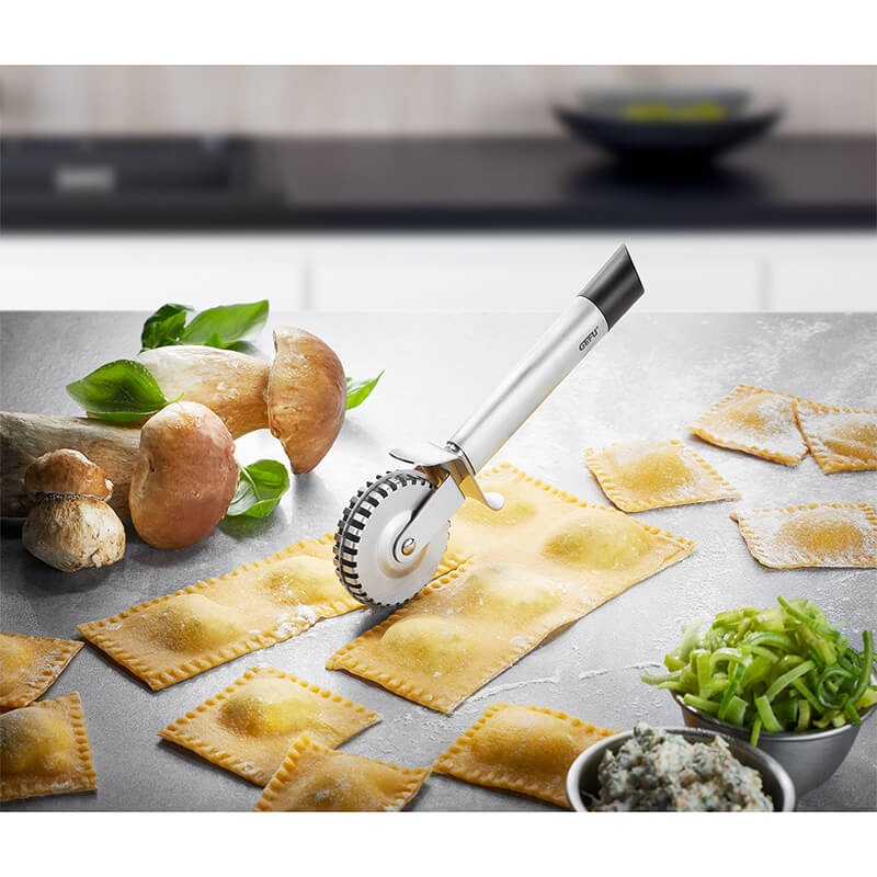 GEFU Maultaschen- und Raviolirad Primeline aus Edelstahl weitere Ansicht GEFU Maultaschen- und Raviolirad Primeline aus Edelstahl