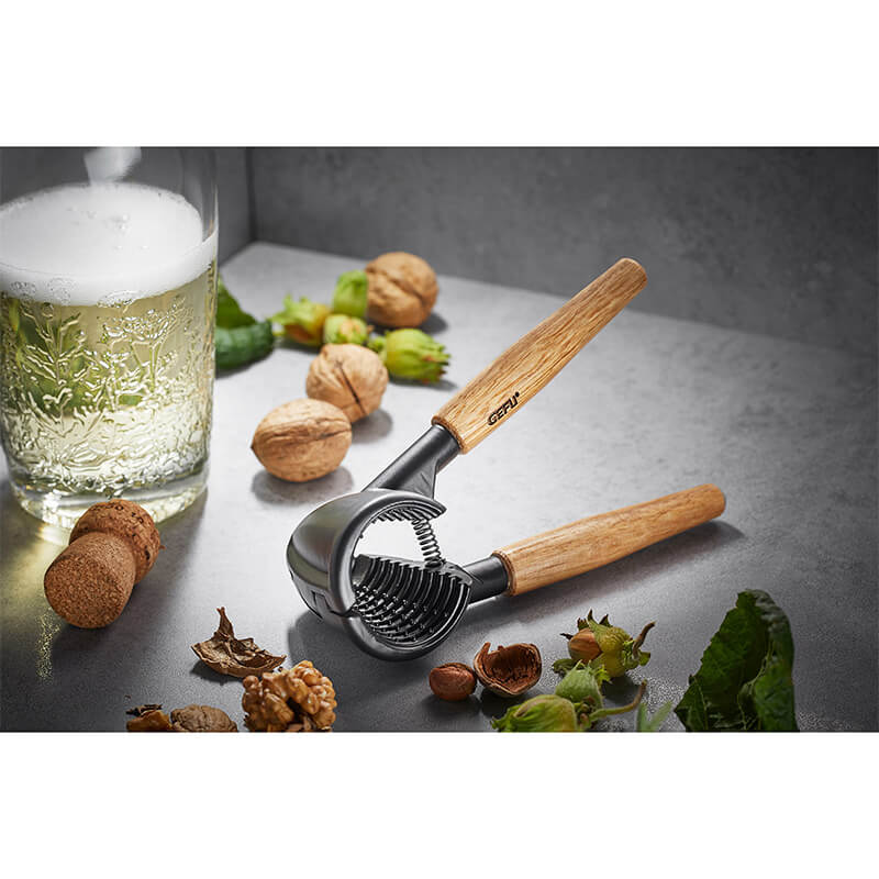 GEFU Nussknacker Duos aus Guss mit Holzgriff weitere Ansicht GEFU Nussknacker Duos aus Guss mit Holzgriff