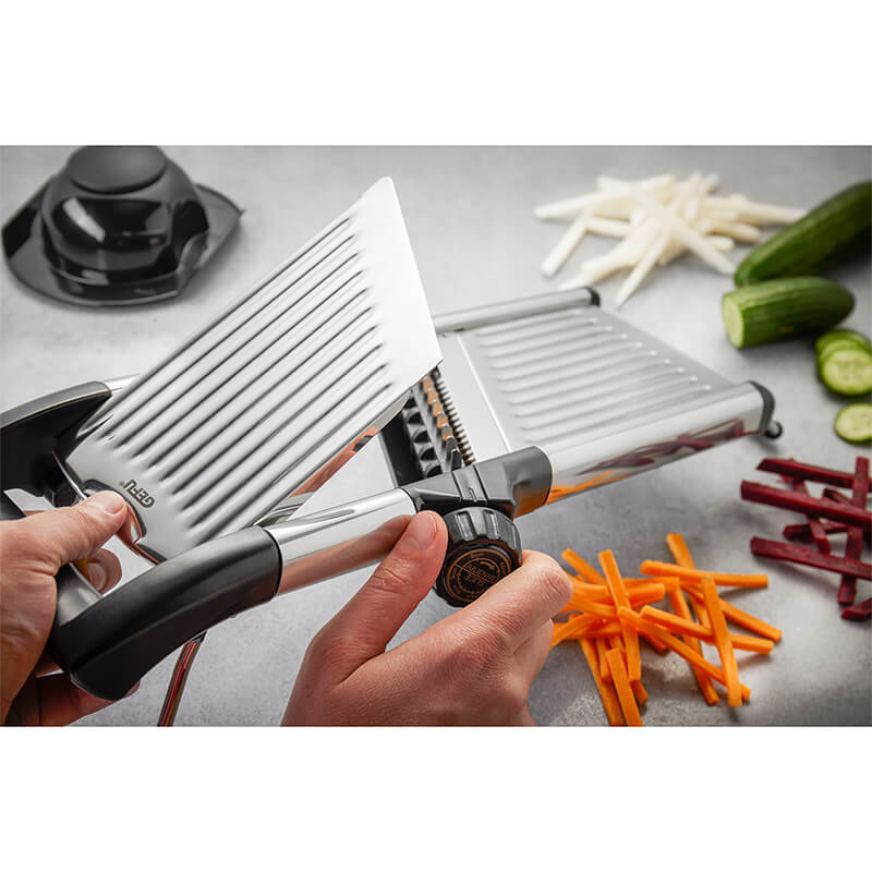 GEFU Gourmet-Hobel Volari aus Edelstahl & Kunststoff mit Sicherheits-Restehalter weitere Ansicht GEFU Gourmet-Hobel Volari aus Edelstahl & Kunststoff mit Sicherheits-Restehalter