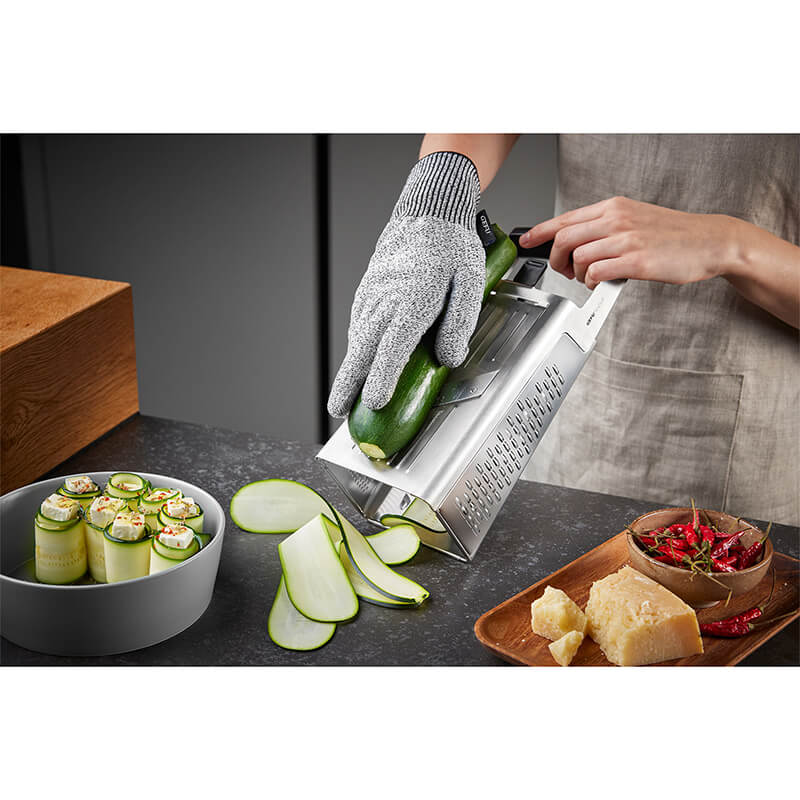 GEFU Vierkantreibe V-Cut aus Edelstahl mit 3-fach verstellbarem Hobel weitere Ansicht GEFU Vierkantreibe V-Cut aus Edelstahl mit 3-fach verstellbarem Hobel