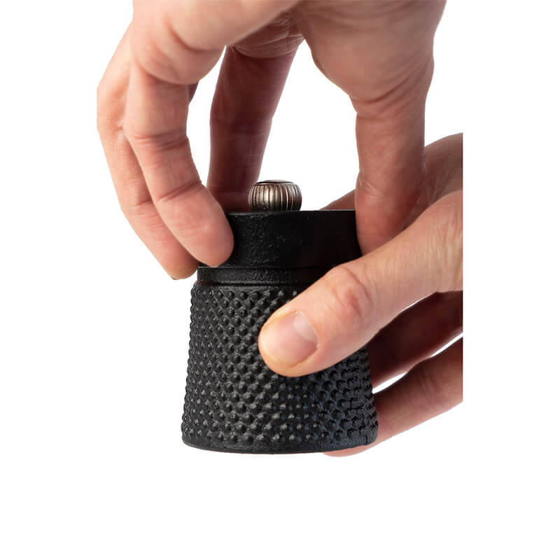 Peugeot Bali Fonte manuelle Pfeffermühle aus Gusseisen schwarz, 8 cm weitere Ansicht Peugeot Bali Fonte manuelle Pfeffermühle aus Gusseisen schwarz, 8 cm