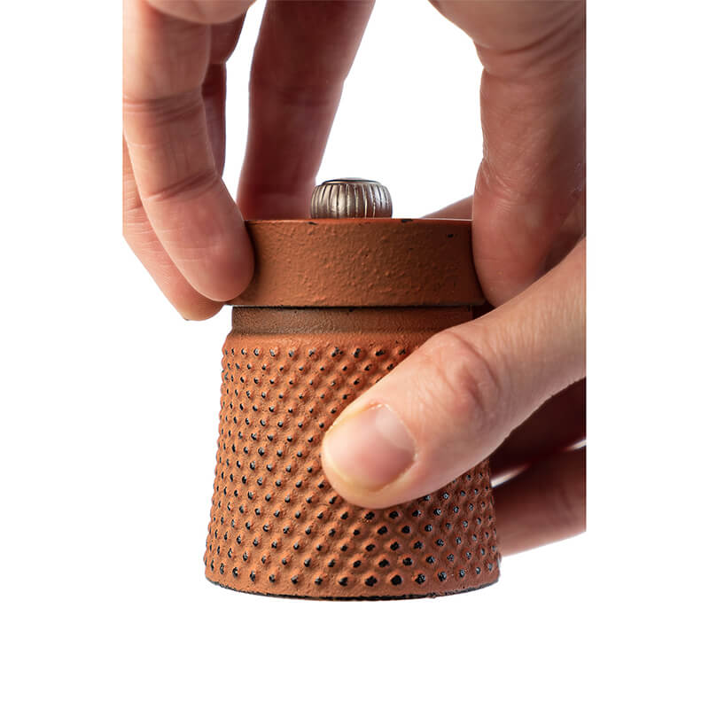 Peugeot Bali Fonte manuelle Pfeffermühle aus Gusseisen orange, 8 cm