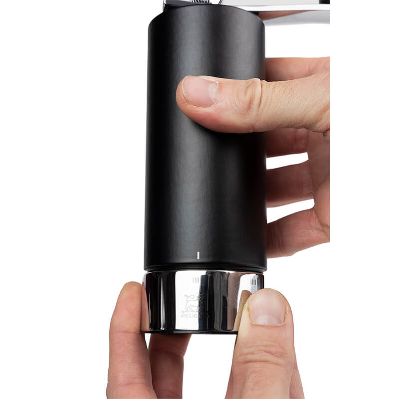Peugeot Isen manuelle Pfeffermühle aus Holz mit Kurbel & u'Select-System schwarz matt, 18 cm weitere Ansicht Peugeot Isen manuelle Pfeffermühle aus Holz mit Kurbel & u'Select-System schwarz matt, 18 cm