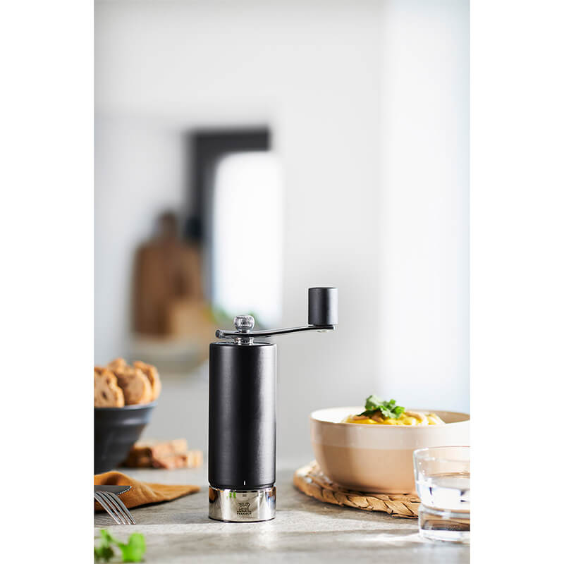 Peugeot Isen manuelle Salzmühle aus Holz mit Kurbel & u'Select-System schwarz matt, 18 cm weitere Ansicht Peugeot Isen manuelle Salzmühle aus Holz mit Kurbel & u'Select-System schwarz matt, 18 cm