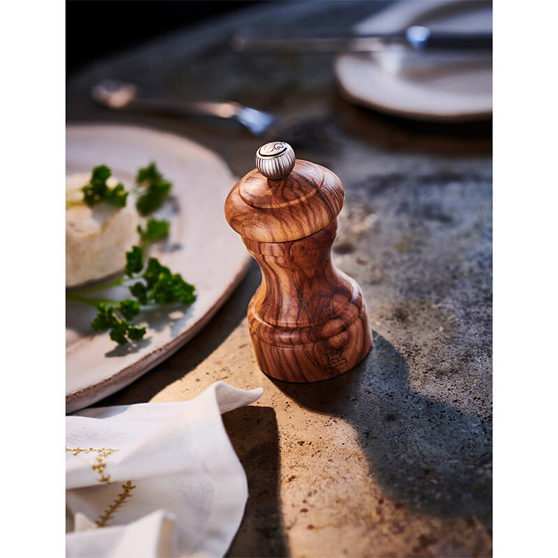 Peugeot Bistro manuelle Salzmühle aus Olivenholz, 10 cm weitere Ansicht Peugeot Bistro manuelle Salzmühle aus Olivenholz, 10 cm