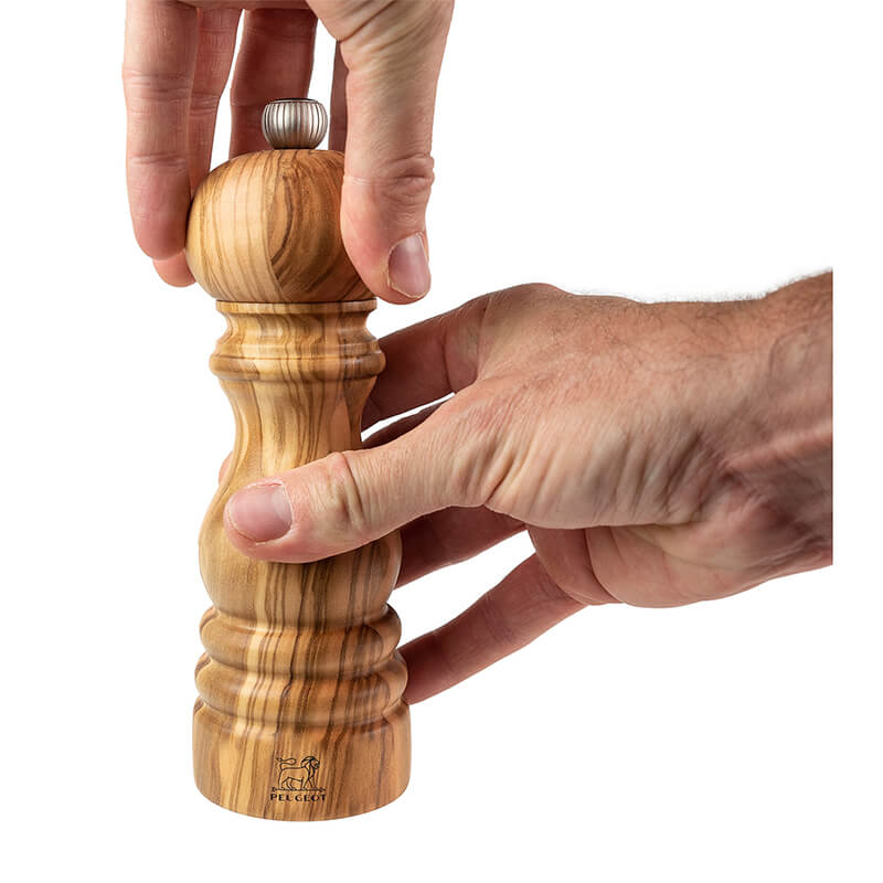 Peugeot Paris manuelle Pfeffermühle aus Olivenholz, 18 cm weitere Ansicht Peugeot Paris manuelle Pfeffermühle aus Olivenholz, 18 cm