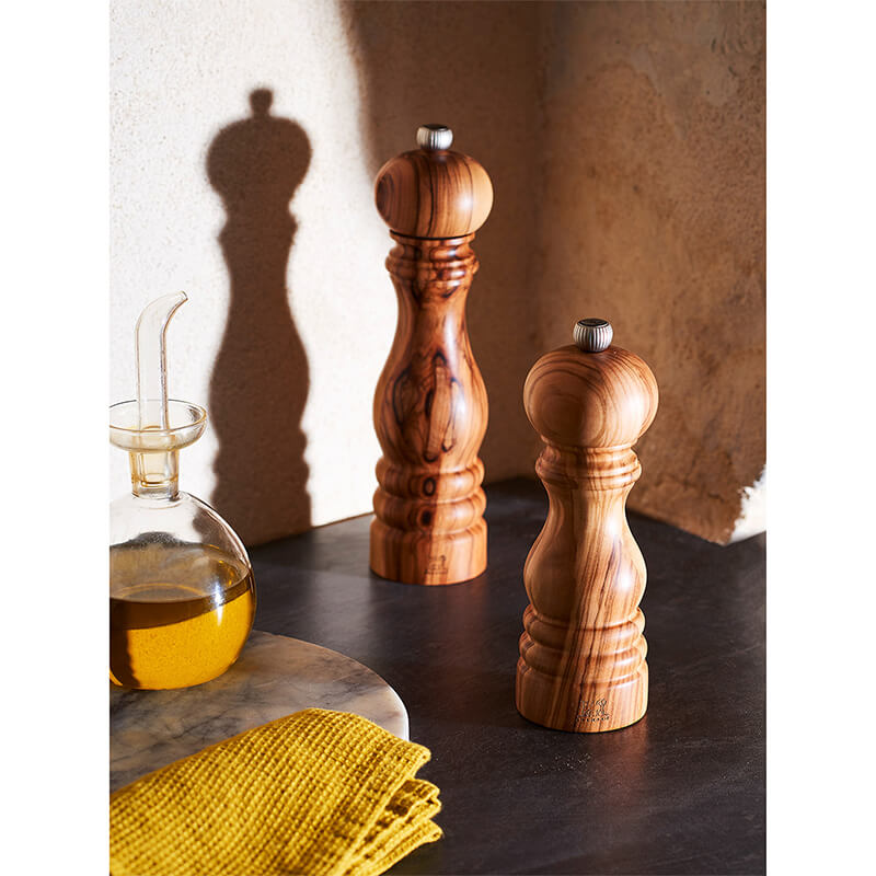 Peugeot Paris manuelle Pfeffermühle aus Olivenholz, 18 cm weitere Ansicht Peugeot Paris manuelle Pfeffermühle aus Olivenholz, 18 cm