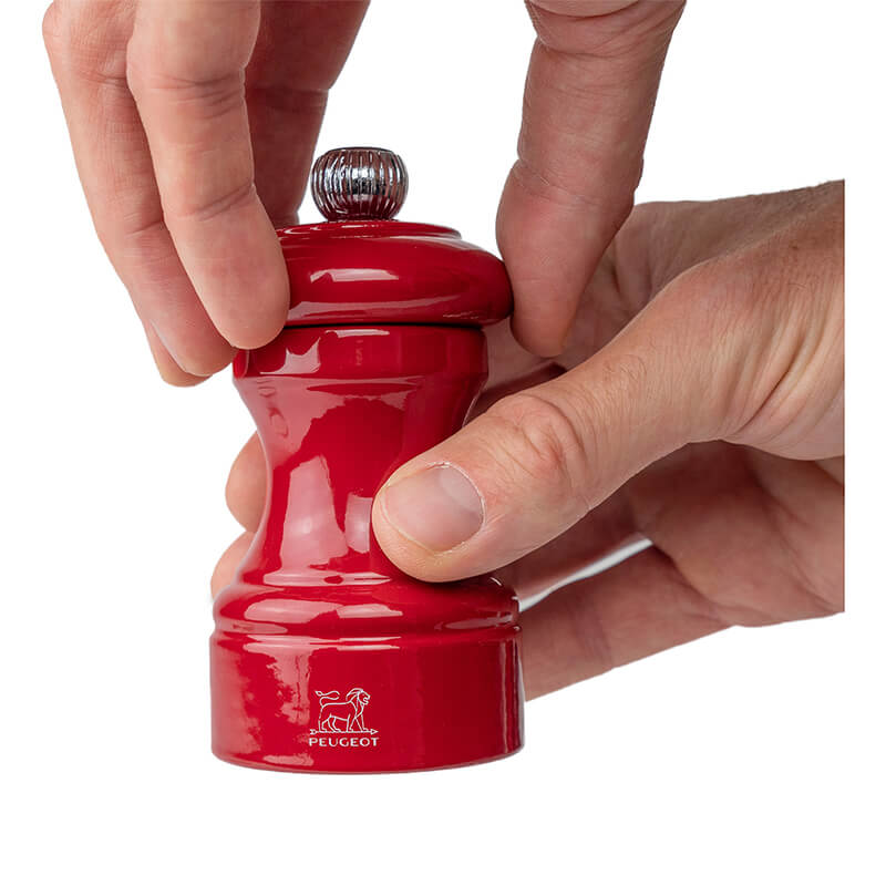 Peugeot Bistro manuelle Pfeffermühle aus Holz, lackiert passionsrot, 10 cm weitere Ansicht Peugeot Bistro manuelle Pfeffermühle aus Holz, lackiert passionsrot, 10 cm