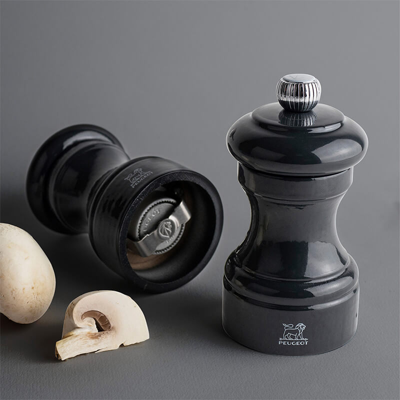 Peugeot Bistro manuelle Pfeffermühle aus Holz, lackiert schiefer, 10 cm weitere Ansicht Peugeot Bistro manuelle Pfeffermühle aus Holz, lackiert schiefer, 10 cm