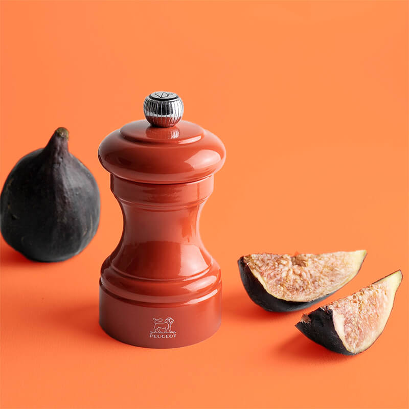 Peugeot Bistro manuelle Pfeffermühle aus Holz, lackiert terracotta, 10 cm weitere Ansicht Peugeot Bistro manuelle Pfeffermühle aus Holz, lackiert terracotta, 10 cm