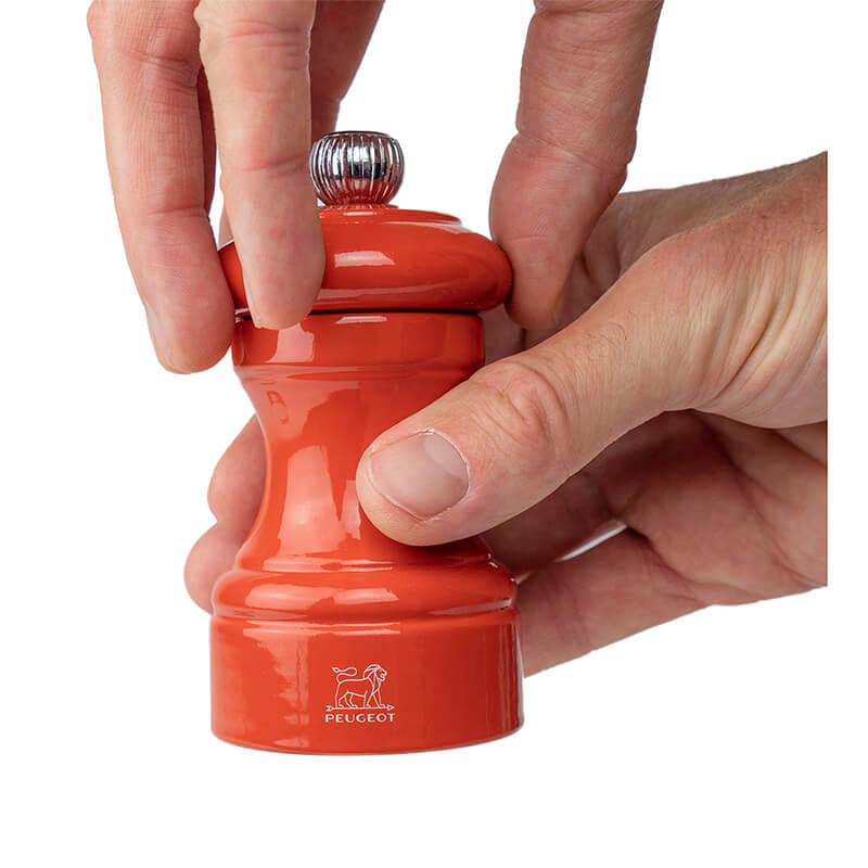 Peugeot Bistro manuelle Pfeffermühle aus Holz, lackiert terracotta, 10 cm weitere Ansicht Peugeot Bistro manuelle Pfeffermühle aus Holz, lackiert terracotta, 10 cm