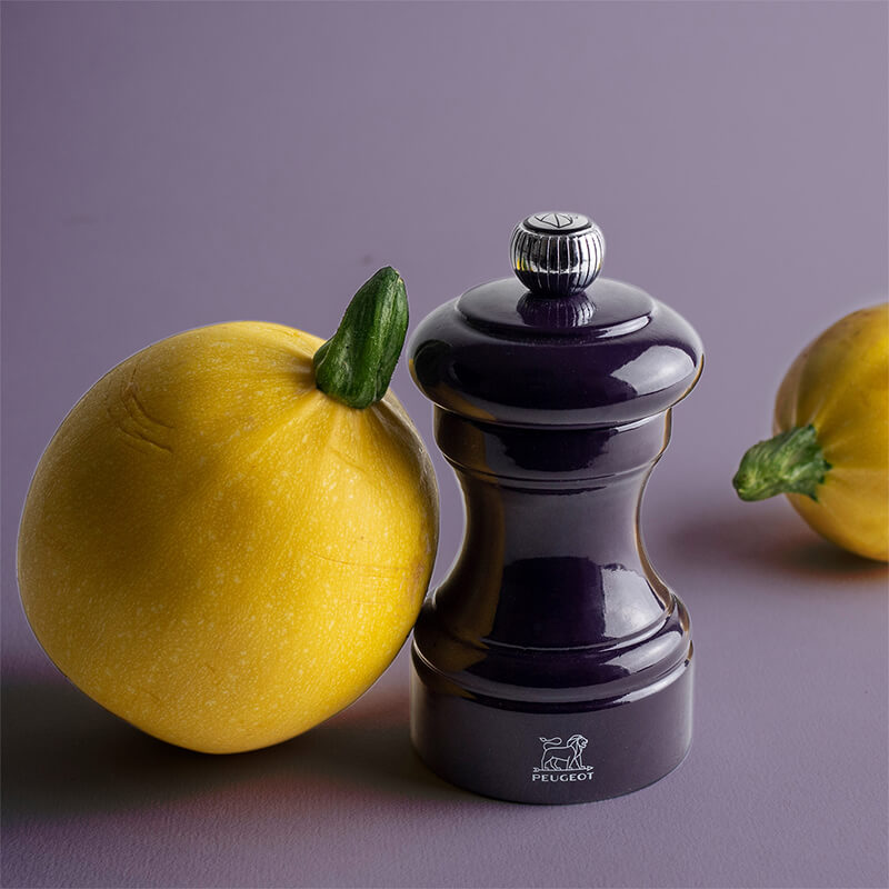 Peugeot Bistro manuelle Salzmühle aus Holz, lackiert aubergine, 10 cm weitere Ansicht Peugeot Bistro manuelle Salzmühle aus Holz, lackiert aubergine, 10 cm