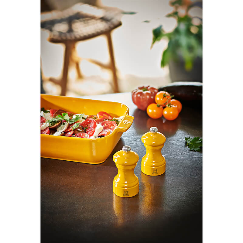Peugeot Bistro manuelle Pfeffermühle aus Holz, lackiert safrangelb, 10 cm weitere Ansicht Peugeot Bistro manuelle Pfeffermühle aus Holz, lackiert safrangelb, 10 cm