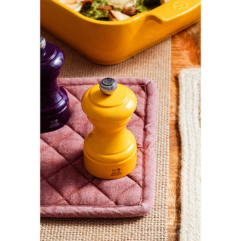 Peugeot Bistro manuelle Salzmühle aus Holz, lackiert safrangelb, 10 cm weitere Ansicht Peugeot Bistro manuelle Salzmühle aus Holz, lackiert safrangelb, 10 cm