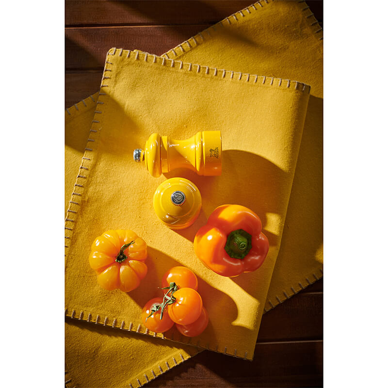 Peugeot Bistro manuelle Salzmühle aus Holz, lackiert safrangelb, 10 cm weitere Ansicht Peugeot Bistro manuelle Salzmühle aus Holz, lackiert safrangelb, 10 cm