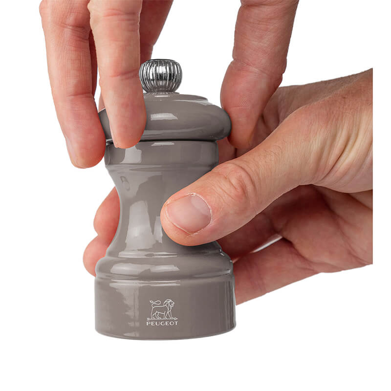 Peugeot Bistro manuelle Pfeffermühle aus Holz, lackiert grau, 10 cm weitere Ansicht Peugeot Bistro manuelle Pfeffermühle aus Holz, lackiert grau, 10 cm