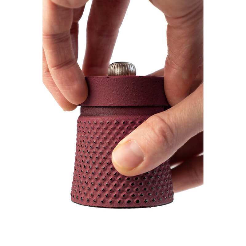 Peugeot Bali Fonte manuelle Pfeffermühle aus Gusseisen rot, 8 cm weitere Ansicht Peugeot Bali Fonte manuelle Pfeffermühle aus Gusseisen rot, 8 cm