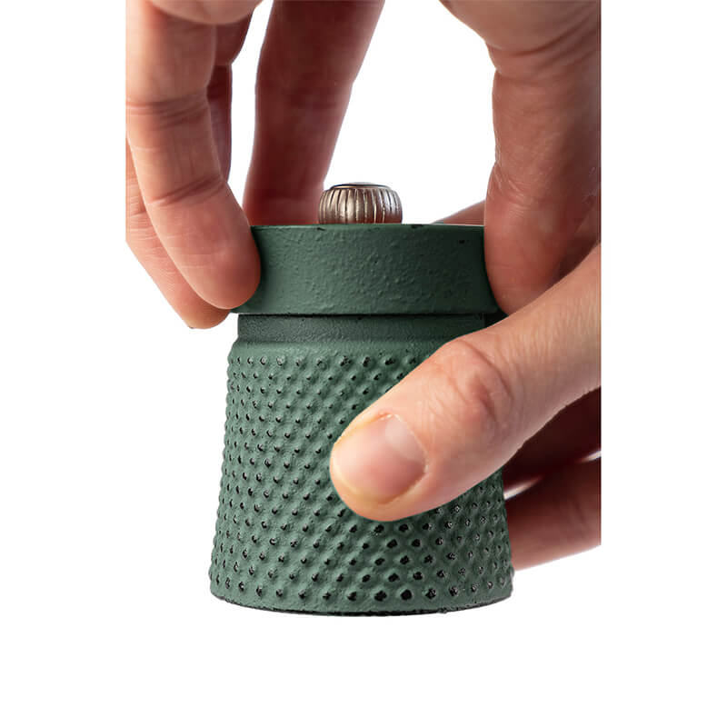 Peugeot Bali Fonte manuelle Pfeffermühle aus Gusseisen grün, 8 cm weitere Ansicht Peugeot Bali Fonte manuelle Pfeffermühle aus Gusseisen grün, 8 cm