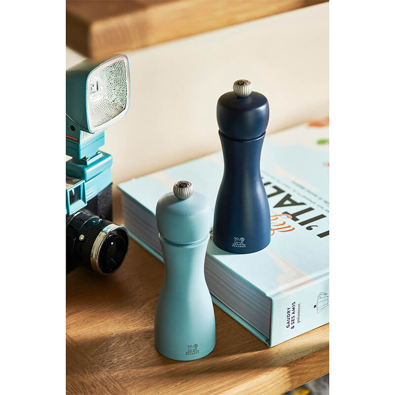 Peugeot Tahiti Duo manuelle Pfeffer- & Salzmühle aus Holz, Luft - nachtblau & azurblau, 15 cm weitere Ansicht Peugeot Tahiti Duo manuelle Pfeffer- & Salzmühle aus Holz, Luft - nachtblau & azurblau, 15 cm