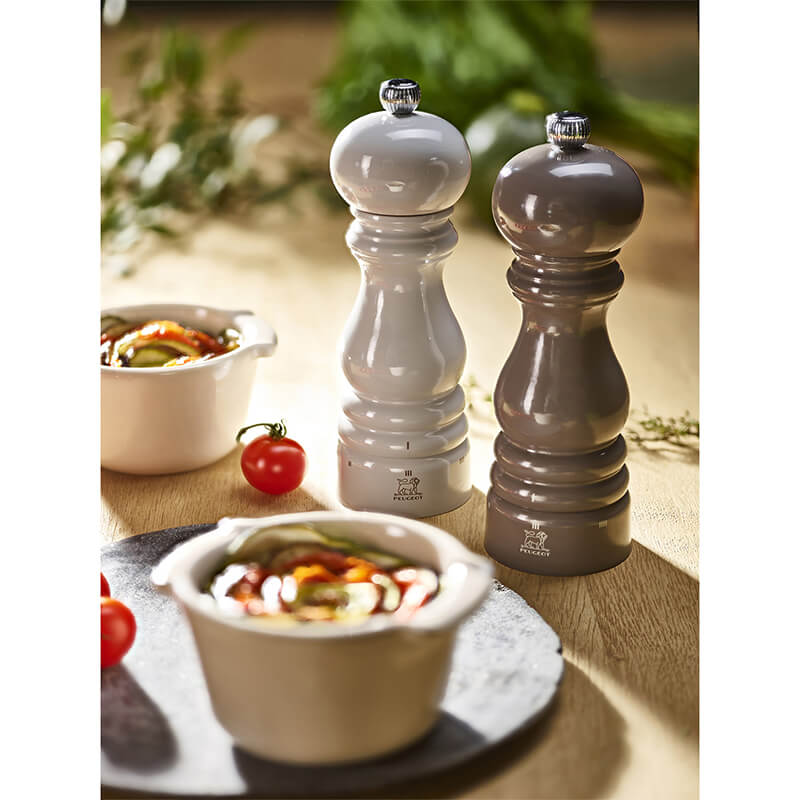 Peugeot Paris manuelle Pfeffermühle aus Holz mit u'Select-System taupegrau, 18 cm weitere Ansicht Peugeot Paris manuelle Pfeffermühle aus Holz mit u'Select-System taupegrau, 18 cm
