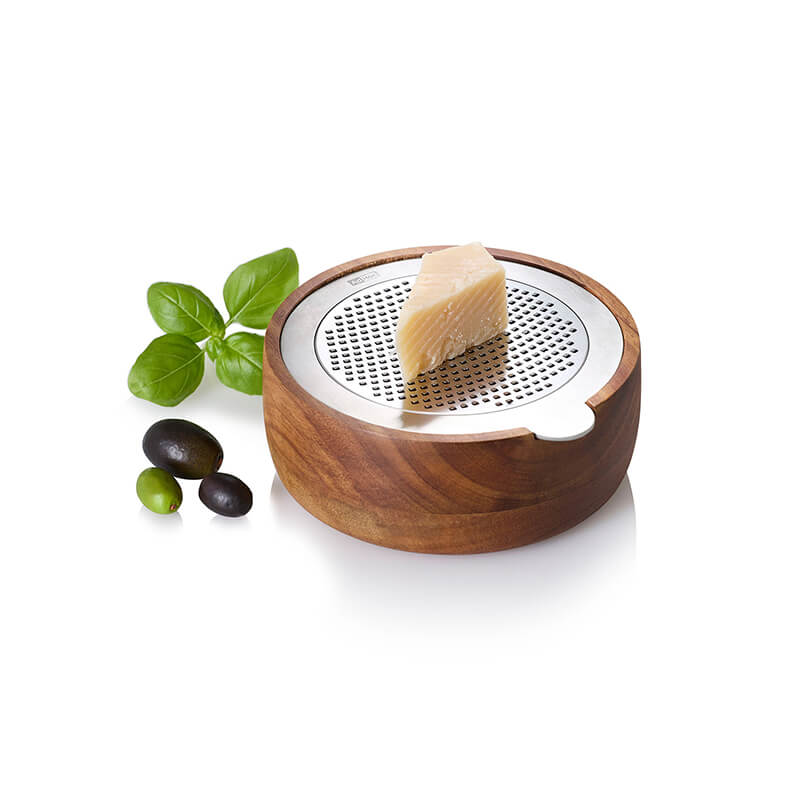 AdHoc Feinreibe CutnServe mit Auffangbehälter aus Edelstahl & Akazienholz, Ø 13,3 cm weitere Ansicht AdHoc Feinreibe CutnServe mit Auffangbehälter aus Edelstahl & Akazienholz, Ø 13,3 cm