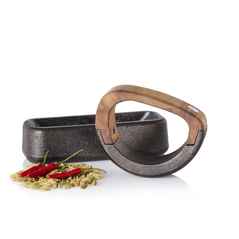 AdHoc Wiegemörser Rocca aus Akazienholz & Gusseisen, 17 cm weitere Ansicht AdHoc Wiegemörser Rocca aus Akazienholz & Gusseisen, 17 cm