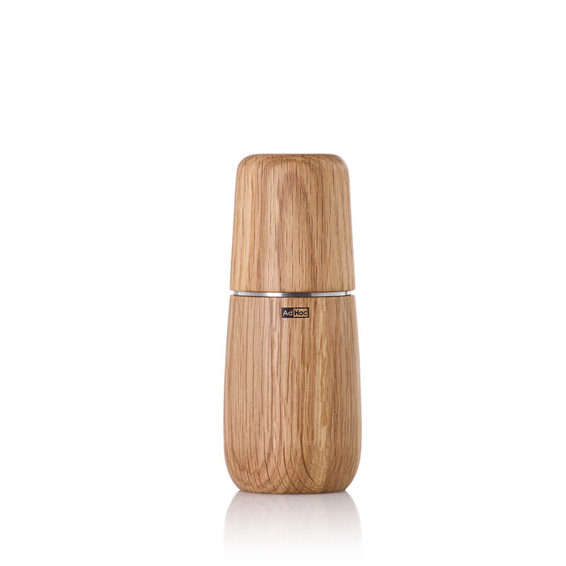 AdHoc Pfeffer- / Salzmühle Yono mit CeraCut® Ceramic Mahlwerk aus Eiche geölt & Edelstahl hell, 15 cm weitere Ansicht AdHoc Pfeffer- / Salzmühle Yono mit CeraCut® Ceramic Mahlwerk aus Eiche geölt & Edelstahl hell, 15 cm