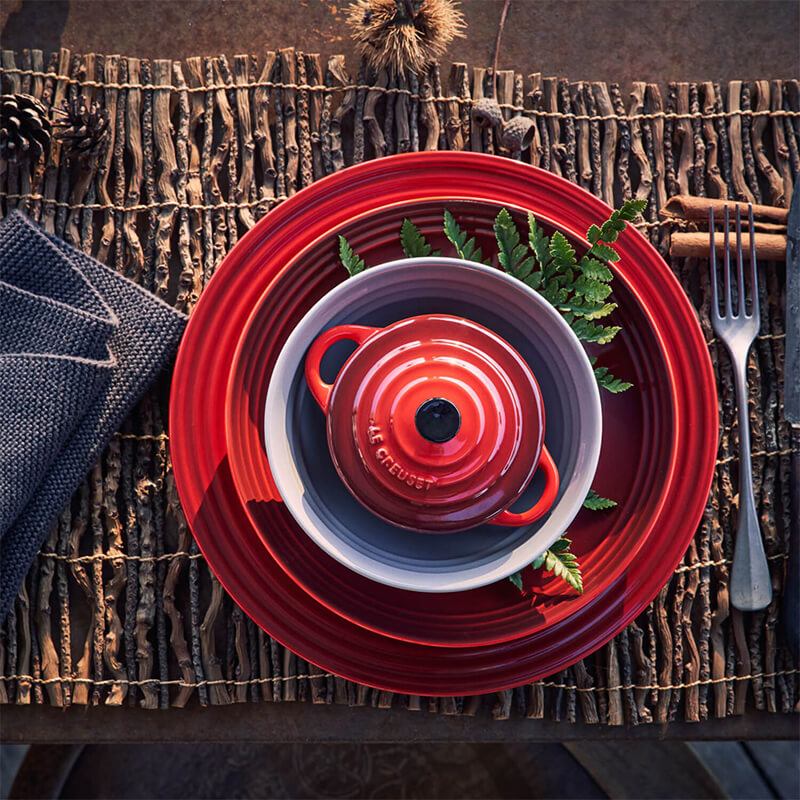 Le Creuset Mini Cocotte kirschrot weitere Ansicht Le Creuset Mini Cocotte kirschrot