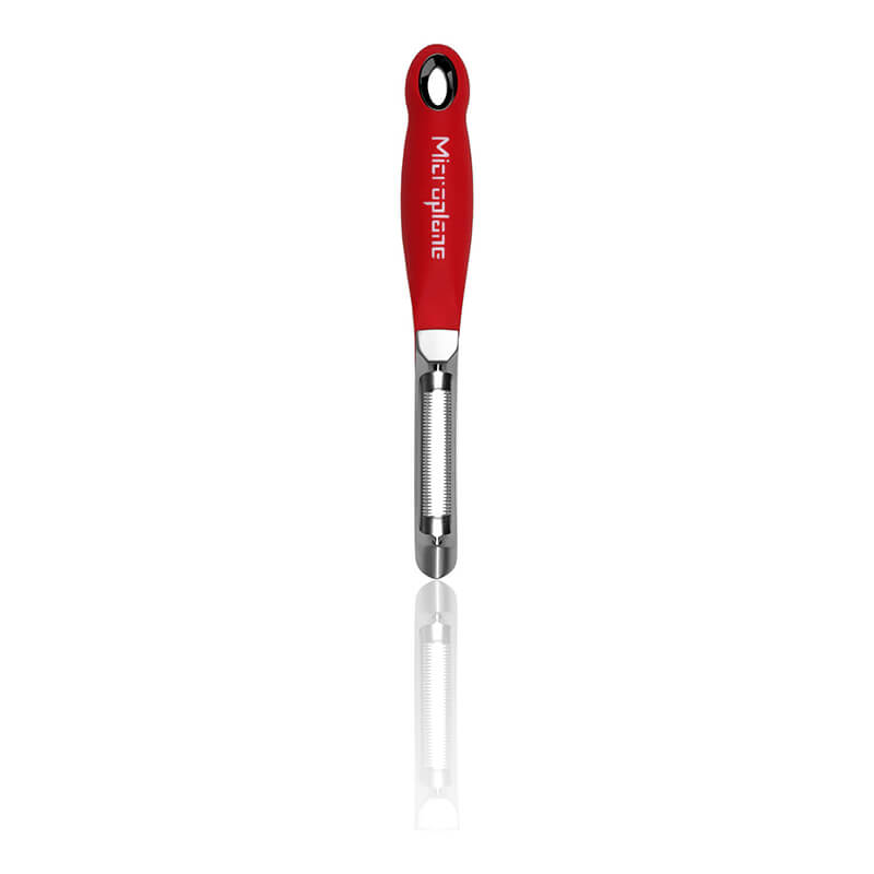 Microplane Profi-Schäler mit gezahnter Klinge aus Edelstahl weitere Ansicht Microplane Profi-Schäler mit gezahnter Klinge aus Edelstahl