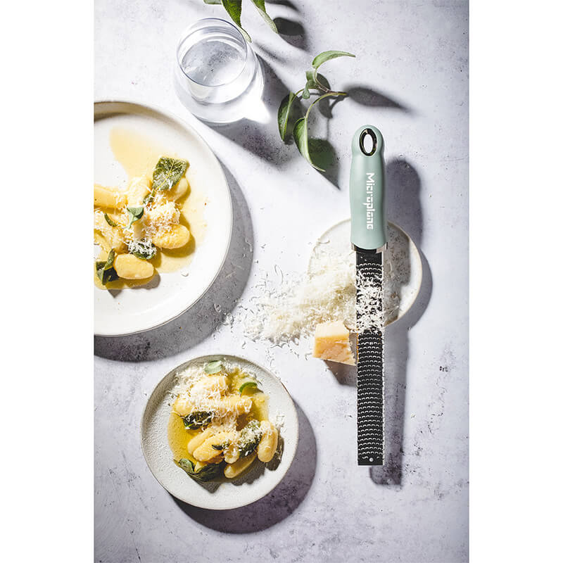 Microplane Premium Zester / Reibe, Eukalyptus Grün weitere Ansicht Microplane Premium Zester / Reibe, Eukalyptus Grün