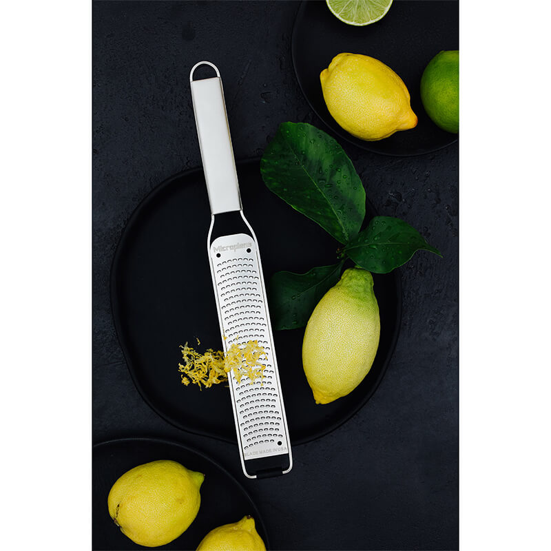Microplane New Professional Zester / Reibe weitere Ansicht Microplane New Professional Zester / Reibe