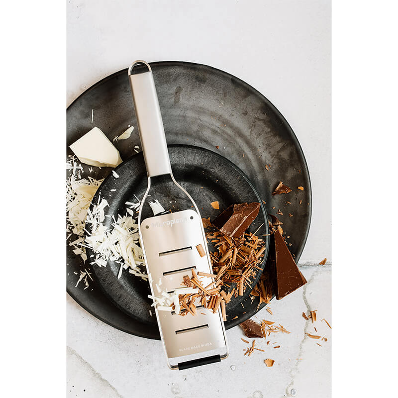 Microplane New Professional Reibe, große Raspel weitere Ansicht Microplane New Professional Reibe, große Raspel