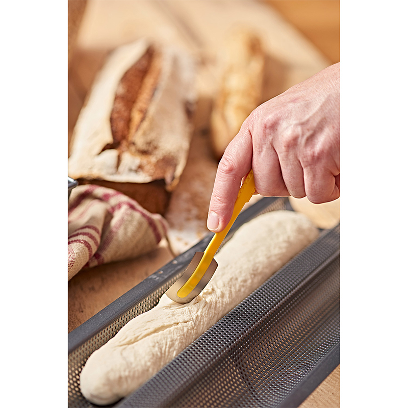De Buyer Baguette Backblech doppelt, perforiert weitere Ansicht De Buyer Baguette Backblech doppelt, perforiert
