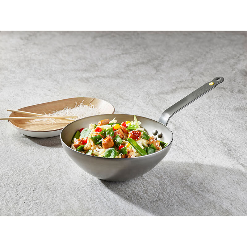 De Buyer Wok Mineral B Element Ø 24 cm mit Stielgriff aus Eisen weitere Ansicht De Buyer Wok Mineral B Element Ø 24 cm mit Stielgriff aus Eisen