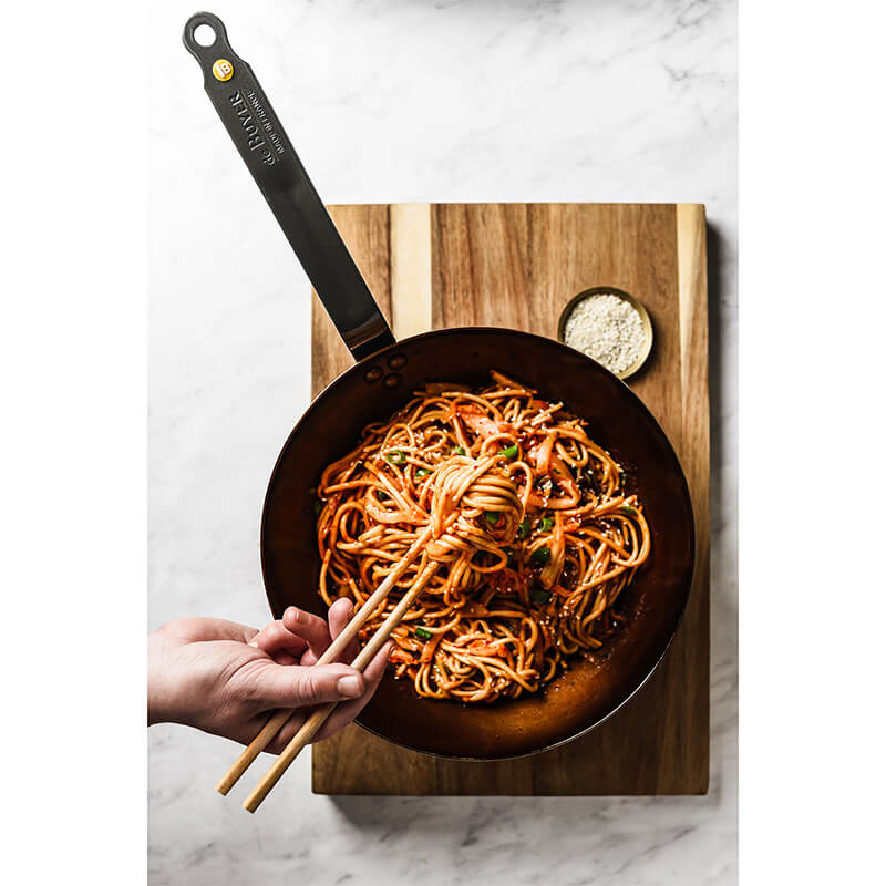 De Buyer Wok Mineral B Element Ø 24 cm mit Stielgriff aus Eisen weitere Ansicht De Buyer Wok Mineral B Element Ø 24 cm mit Stielgriff aus Eisen