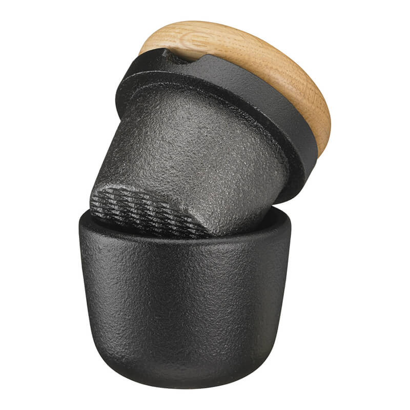 Skeppshult S Swing Kräutermühle mit Eichendeckel, Ø 5,7 cm weitere Ansicht Skeppshult S Swing Kräutermühle mit Eichendeckel, Ø 5,7 cm