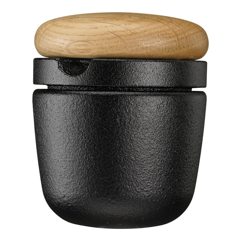 Skeppshult S Swing Kräutermühle mit Eichendeckel, Ø 5,7 cm weitere Ansicht Skeppshult S Swing Kräutermühle mit Eichendeckel, Ø 5,7 cm