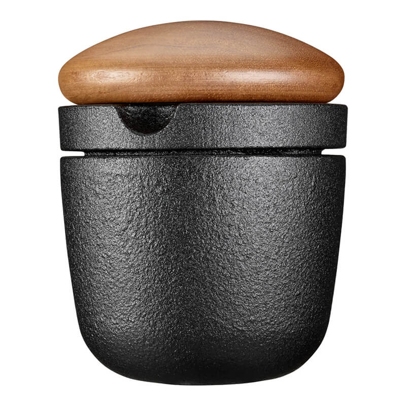 Skeppshult S Swing Kräutermühle mit Walnussdeckel, Ø 5,7 cm weitere Ansicht Skeppshult S Swing Kräutermühle mit Walnussdeckel, Ø 5,7 cm