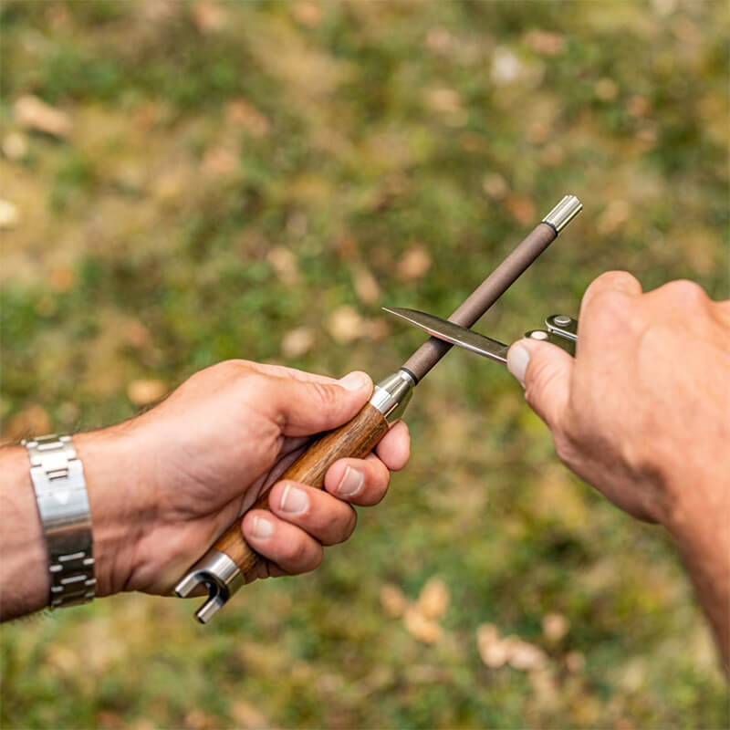 XADR One - handlicher Messerschleifer mit Keramik Ø 20 mm, Griff Teak weitere Ansicht XADR One - handlicher Messerschleifer mit Keramik Ø 20 mm, Griff Teak