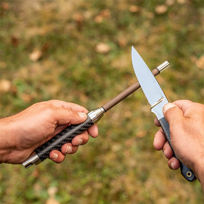 XADR One - handlicher Messerschleifer mit Keramik Ø 20 mm, Griff Carbon matt weitere Ansicht XADR One - handlicher Messerschleifer mit Keramik Ø 20 mm, Griff Carbon matt