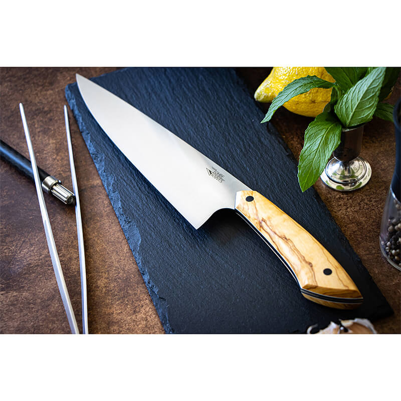 Kochmesser RAW-Edition von JOHBE Knives, Griff Olivenholz, rostfrei weitere Ansicht Kochmesser RAW-Edition von JOHBE Knives, Griff Olivenholz, rostfrei